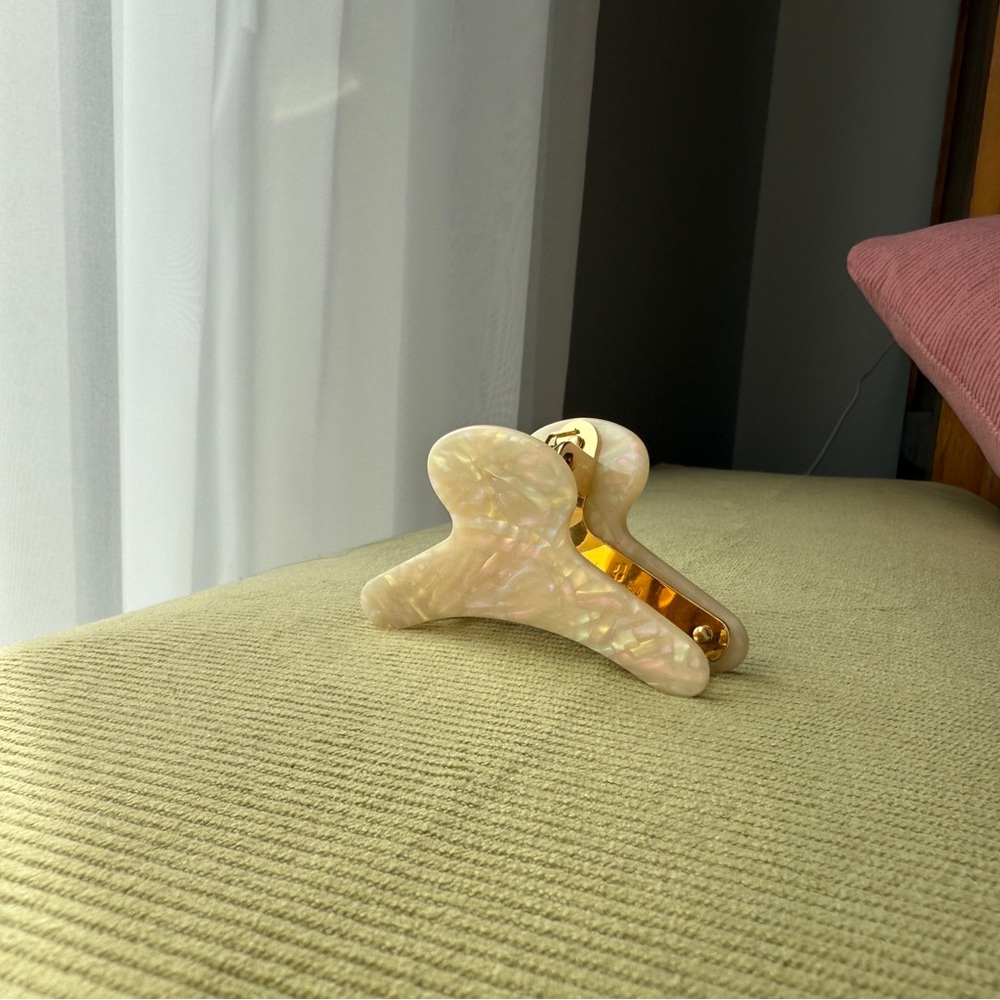 Elegant Cream Hair Clip with metal prongs